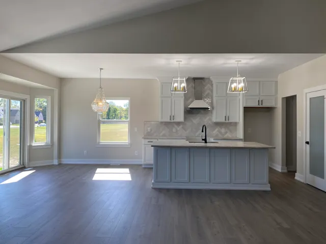 $439,900 | 37656 Schoolcraft, Livonia, MI 48154