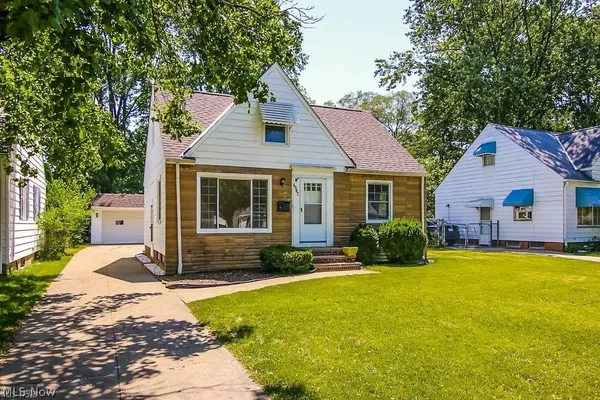 $2,100 | 6987 Greenleaf Avenue, Parma Heights, OH 44130