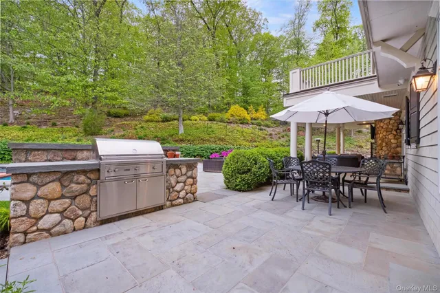 a view of a house with a yard and garage