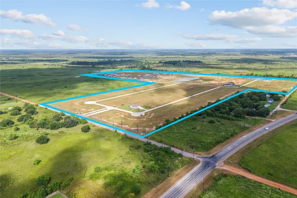 $364,490 | 402 Cane Crossing Lake Drive, Sealy, TX 77474