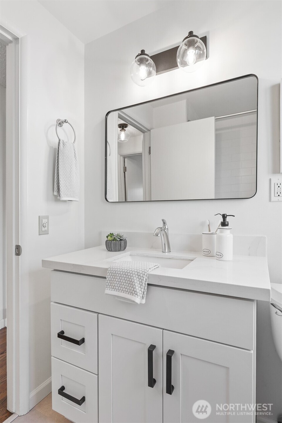 3916 Southwest 100th Street Seattle, WA 98136 - Photo 23 of 37 Gallery Image 23