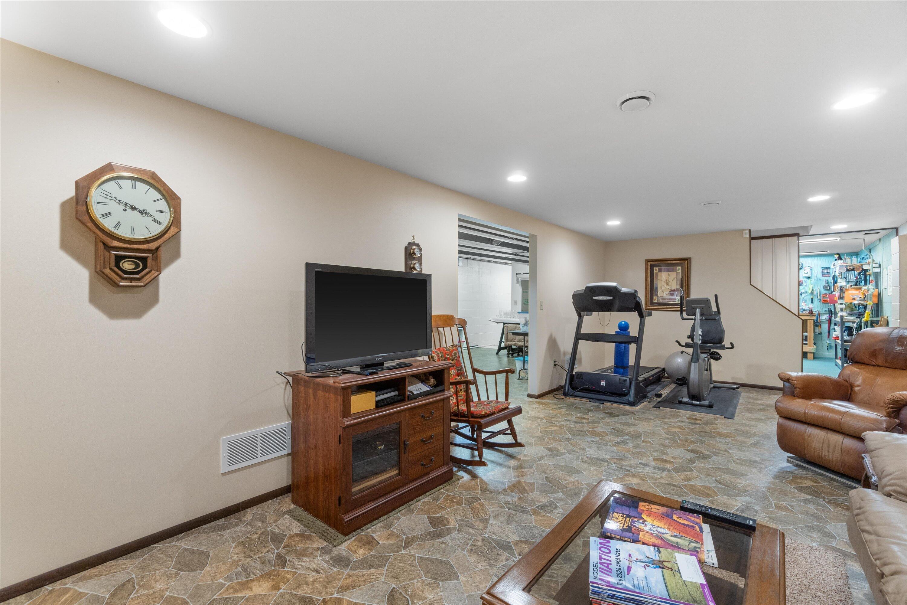 15655 Monet Court Brookfield, WI 53005 - Photo 43 of 60 24-DSC05217