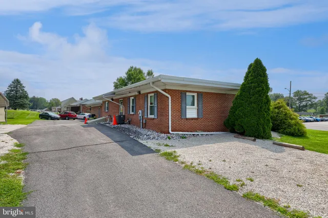 a view of a house with backyard and garage
