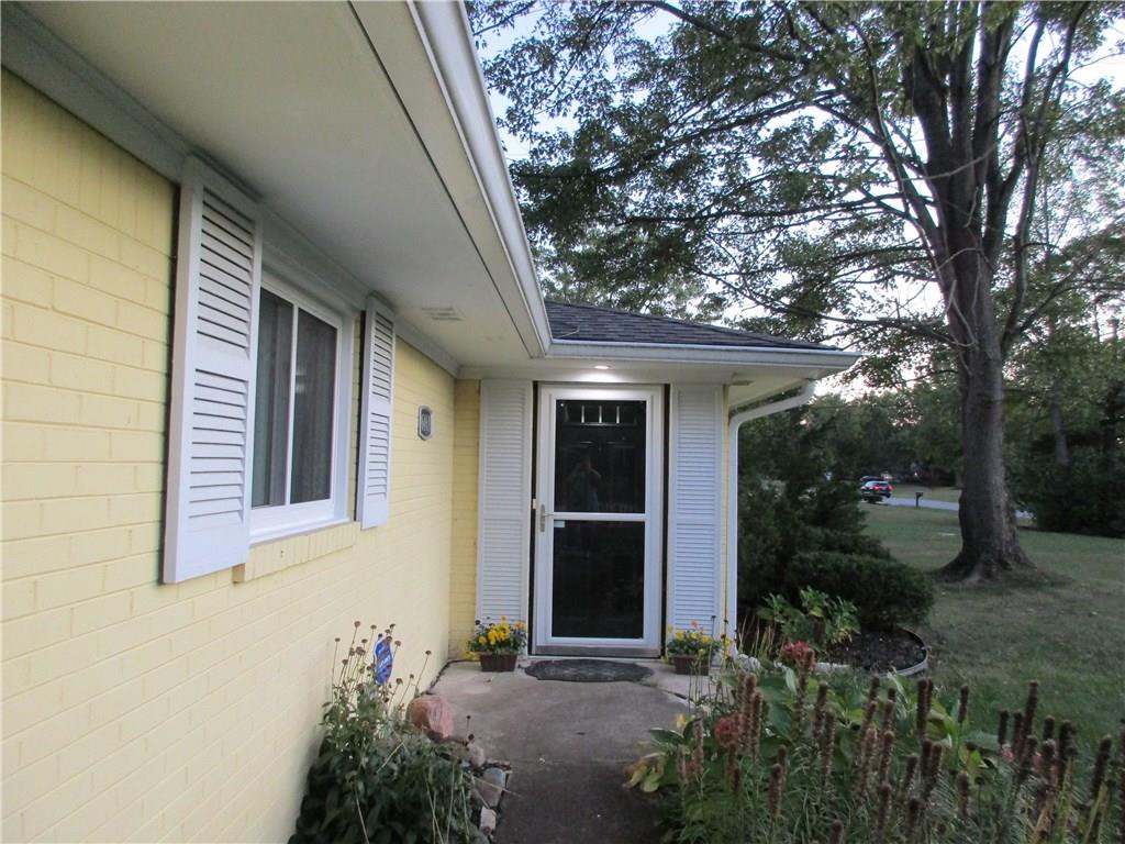 6469 Brokenhurst Road Indianapolis, IN 46220 - Photo 2 of 37