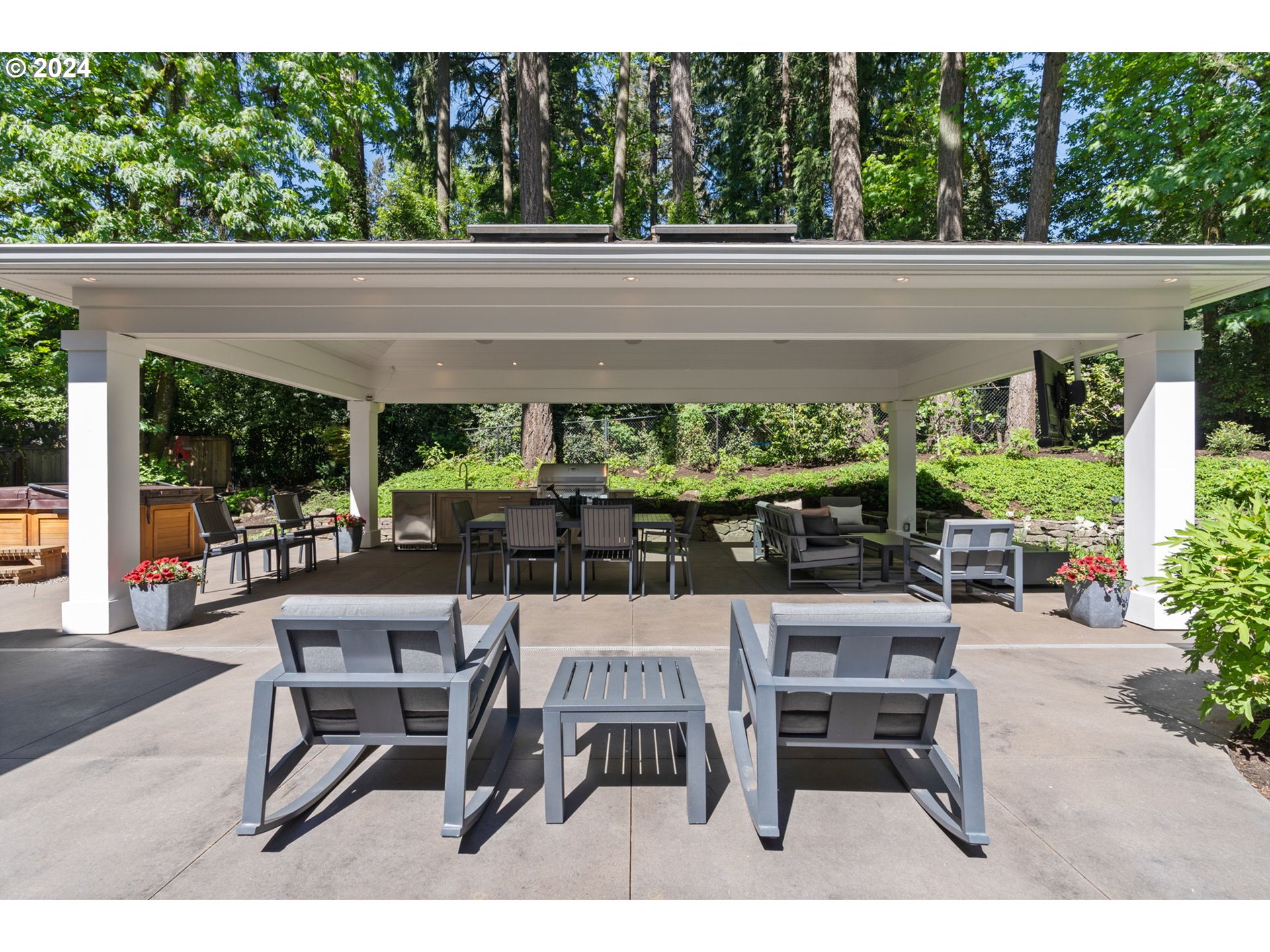 275 Southwest Birdshill Road Portland, OR 97219 - Photo 3 of 46 Gallery Image 3