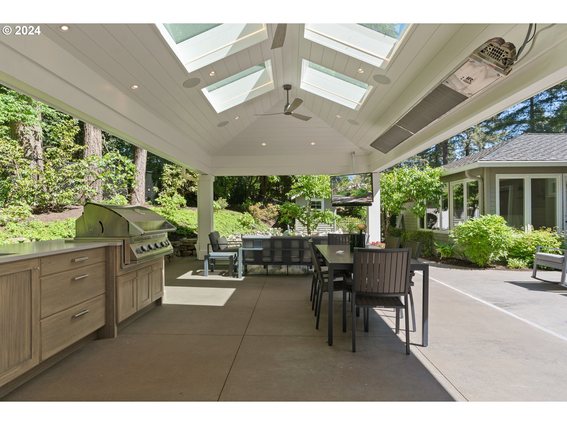 275 Southwest Birdshill Road Portland, OR 97219 - Photo 4 of 46 Gallery Image 4
