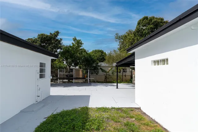 a view of a back yard of the house