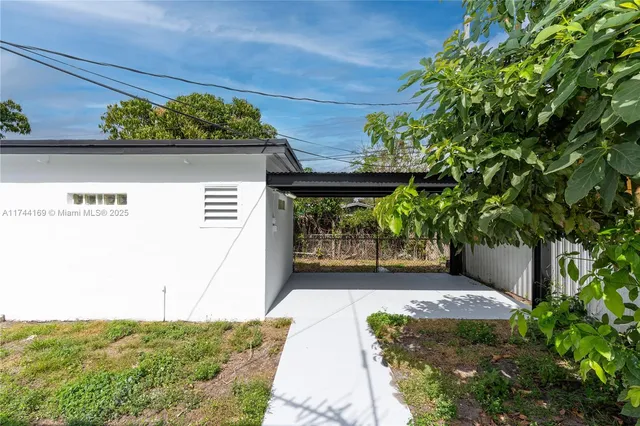 a view of a backyard of the house