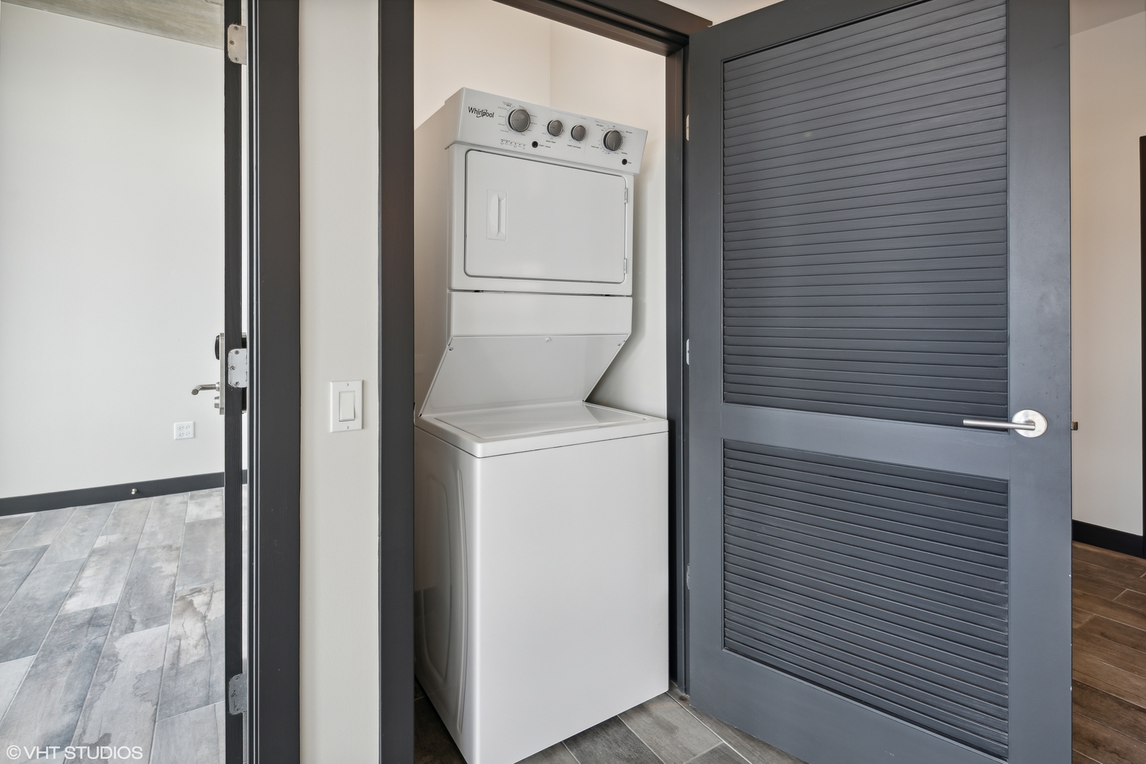 171 North Aberdeen Street, Unit 903 Chicago, IL 60607 - Photo 9 of 20 a utility room with dryer and washer
