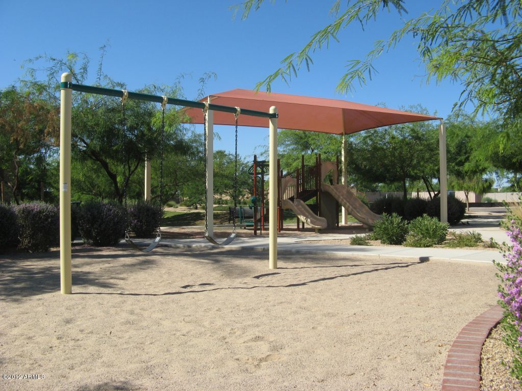 14477 West Coronado Road Goodyear, AZ 85395 - Photo 7 of 18 IMG_cortile playground
