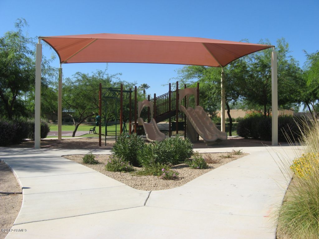 14477 West Coronado Road Goodyear, AZ 85395 - Photo 8 of 18 IMG_cortile playground2