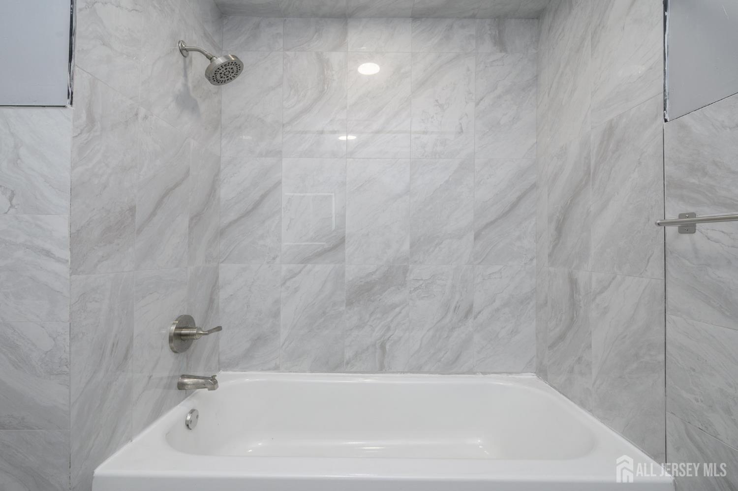 28 Powderhorn Court, Unit A Woodbridge, NJ 07095 - Photo 23 of 26 a bathroom with a bathtub