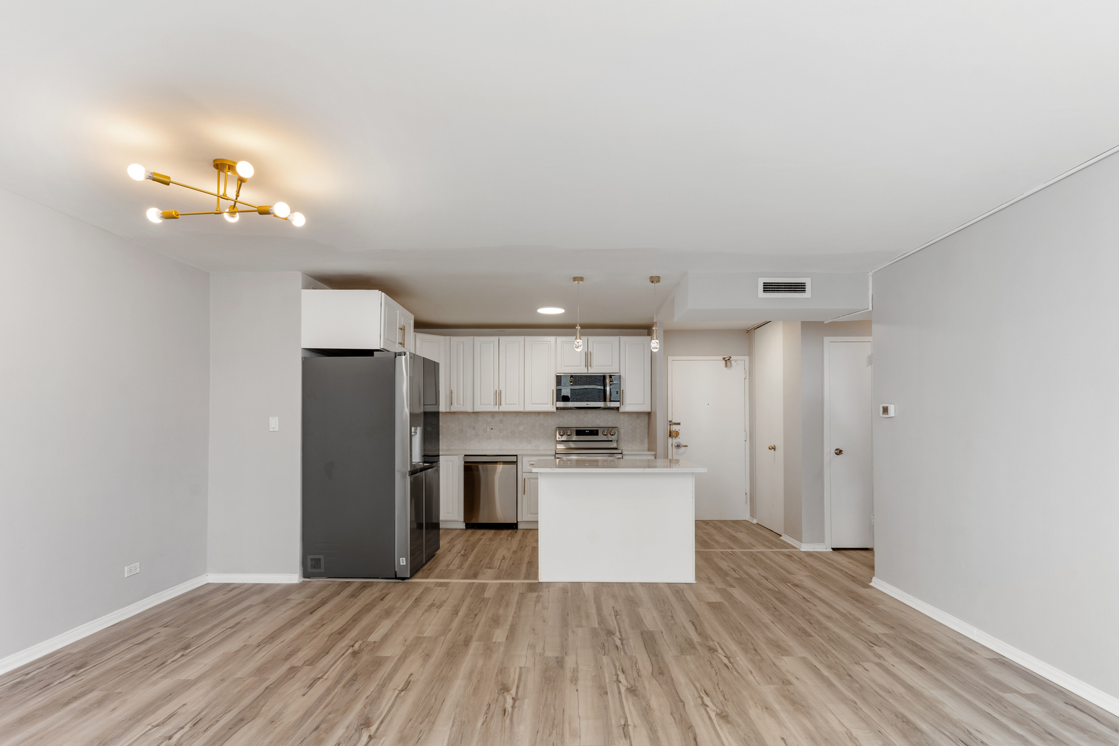 6301 North Sheridan Road, Unit 11D Chicago, IL 60660 - Photo 10 of 23 Gallery Image 10