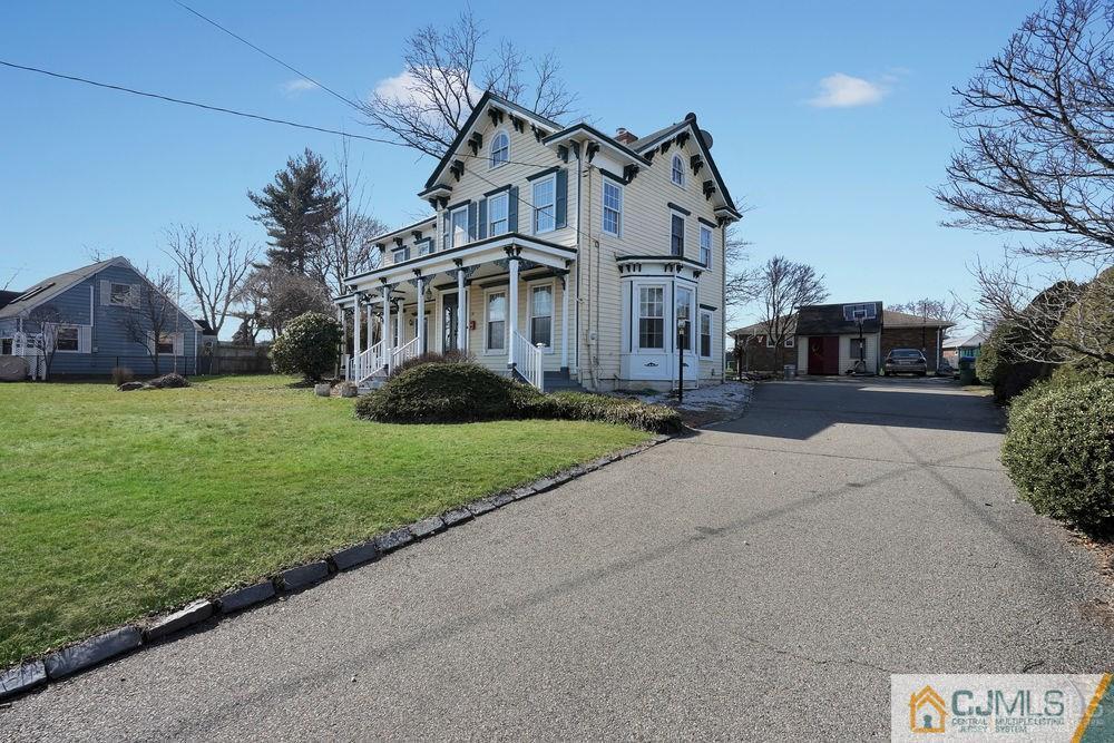 30 Old Post Road Edison, NJ 08817 - Photo 4 of 25 a front view of a house with a garden