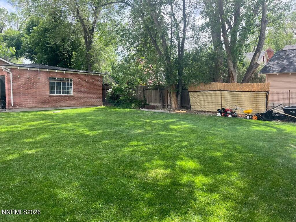 665 La Rue Avenue Reno, NV 89509 - Photo 4 of 18 back yard/common area