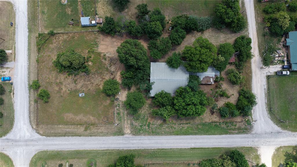 306 Denver Road Sunset, TX 76270 - Photo 5 of 24