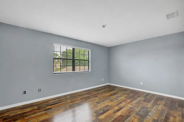 a view of empty room with window