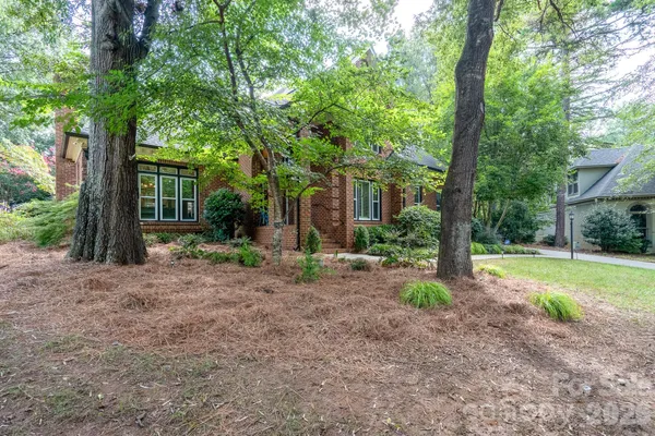 a view of a house with backyard and a tree