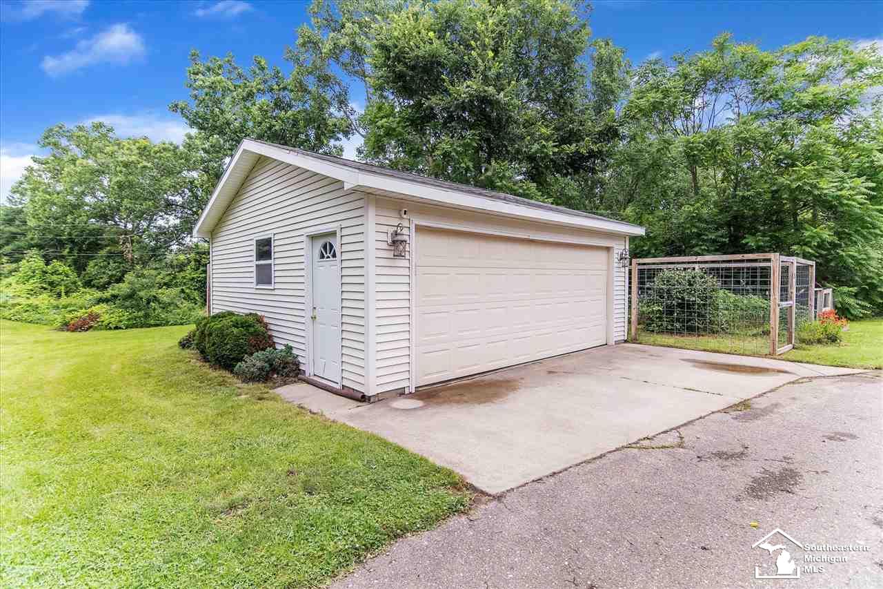 2775 North Hickory Ridge Road Highland, MI 48357 - Photo 33 of 41