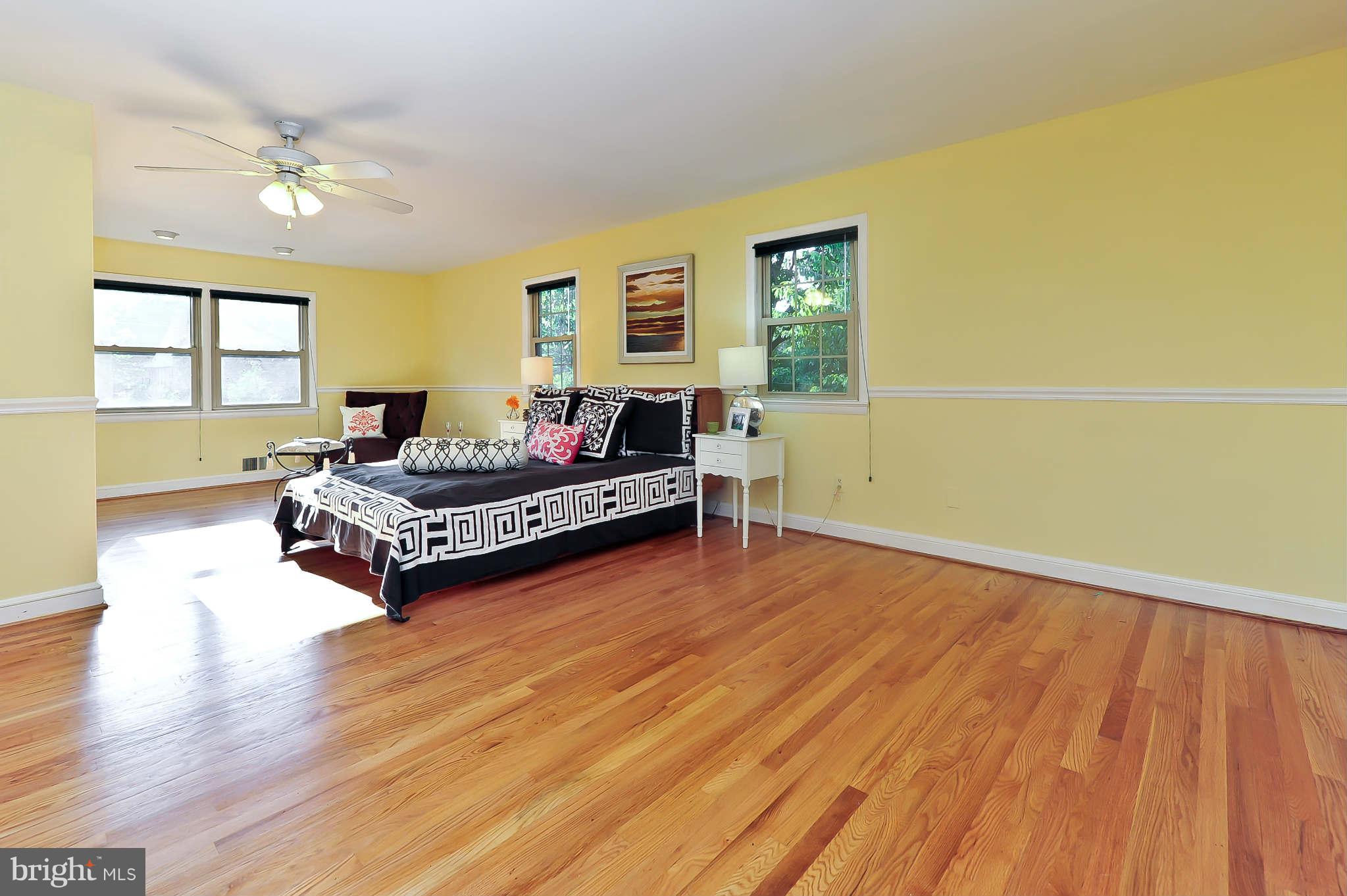 3535 North Glebe Road Arlington, VA 22207 - Photo 22 of 30 a living room with hard wood floors and a window