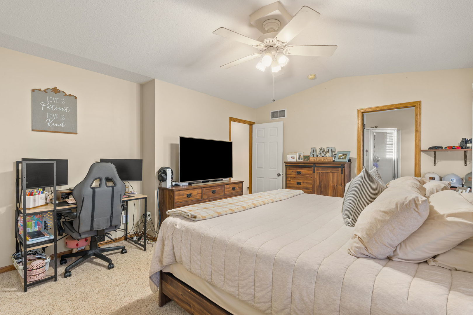 5343 Hillandale Road Davenport, IA 52806 - Photo 13 of 36