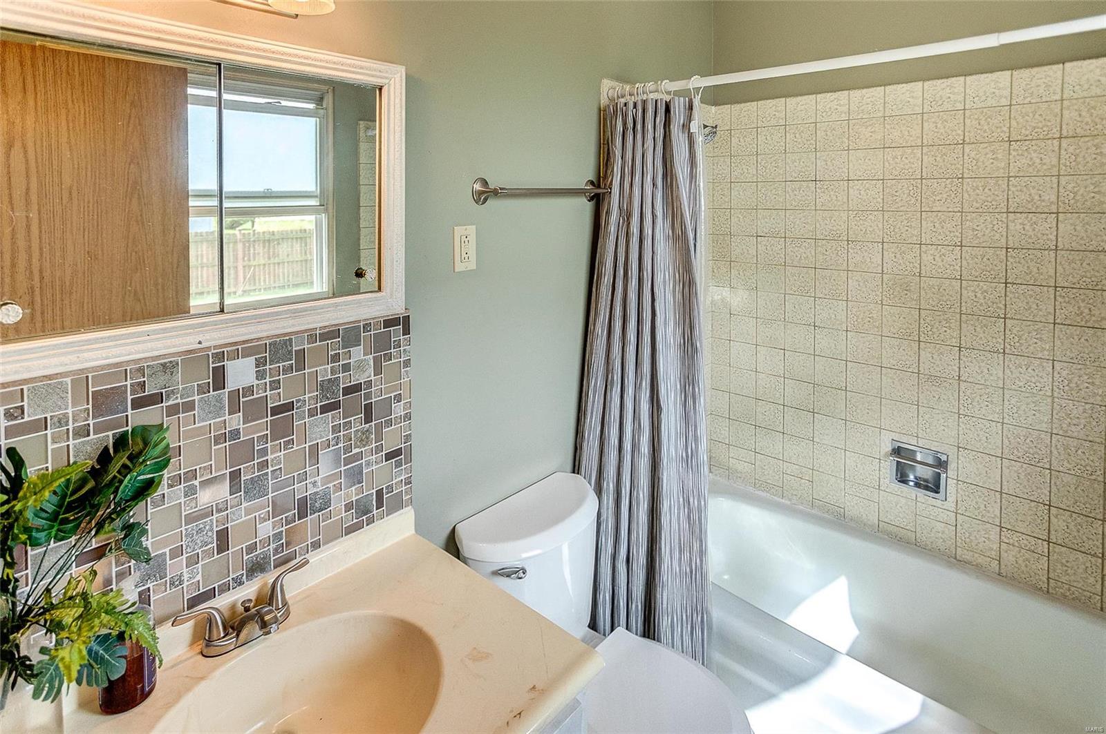 1014 West County Road Jerseyville, IL 62052 - Photo 17 of 23 Gallery Image 17