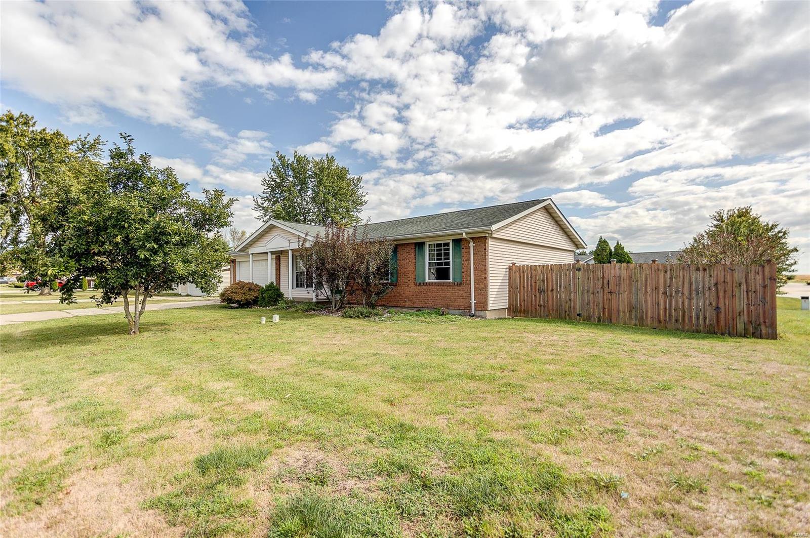 1014 West County Road Jerseyville, IL 62052 - Photo 2 of 23 Gallery Image 2