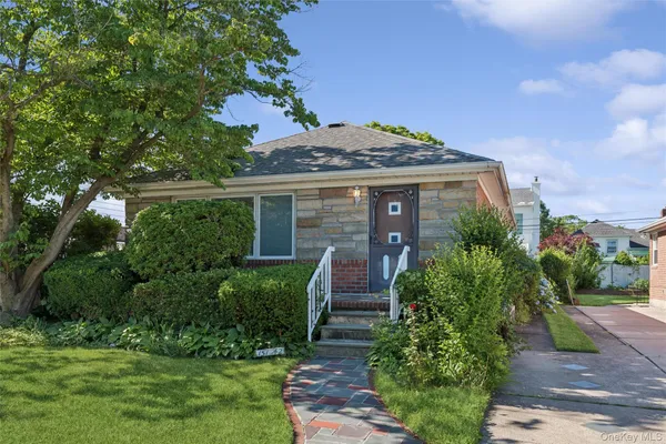 $988,000 | 151-42 24th Avenue | Flushing