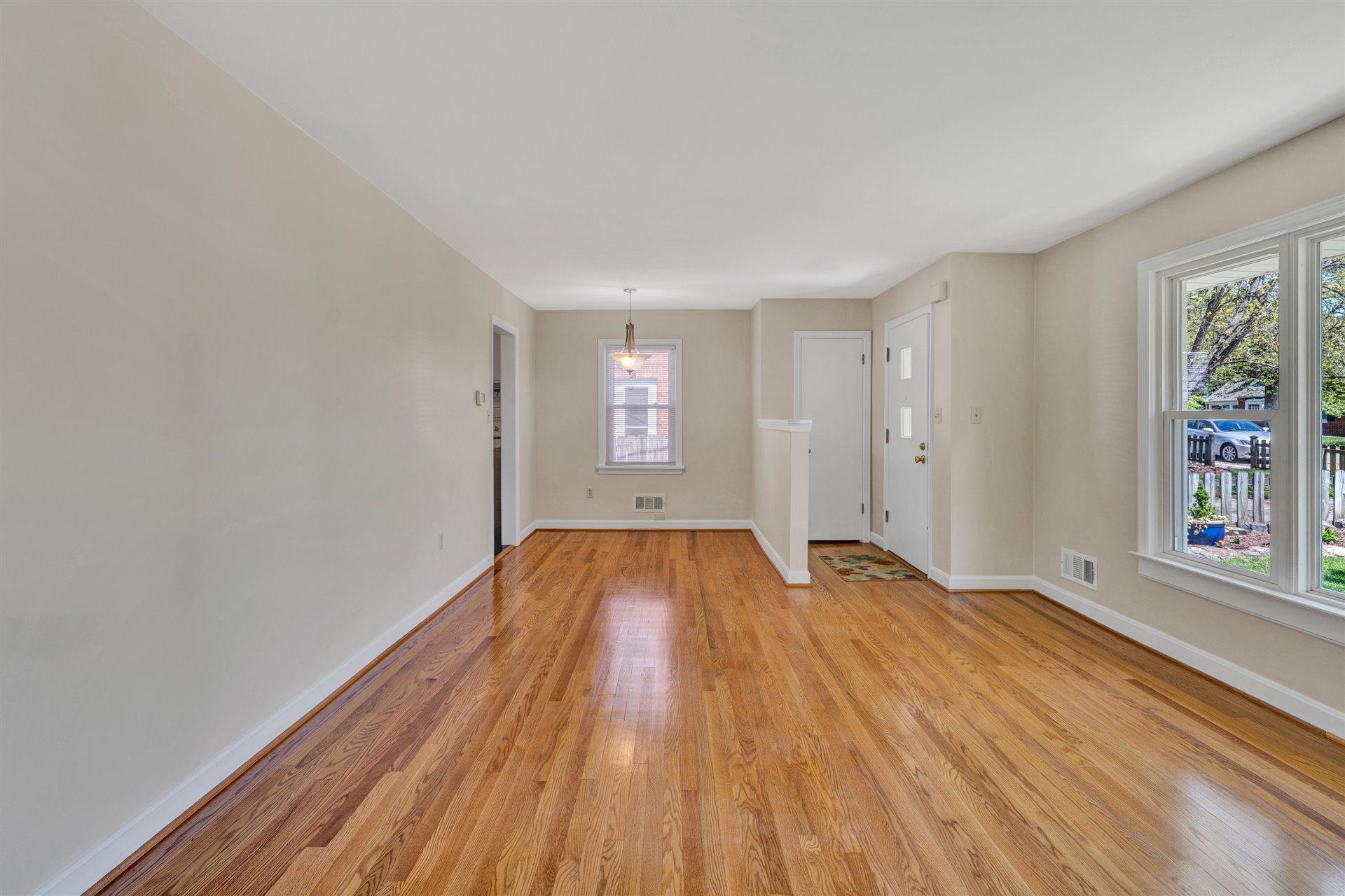 2745 Tillett Road Southwest Roanoke, VA 24015 - Photo 4 of 21 05-DSC00019