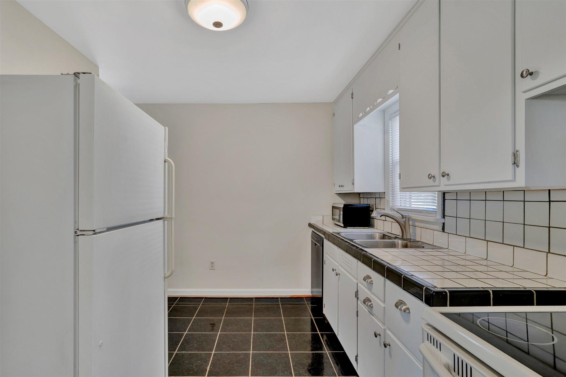 2745 Tillett Road Southwest Roanoke, VA 24015 - Photo 6 of 21 07-DSC00025