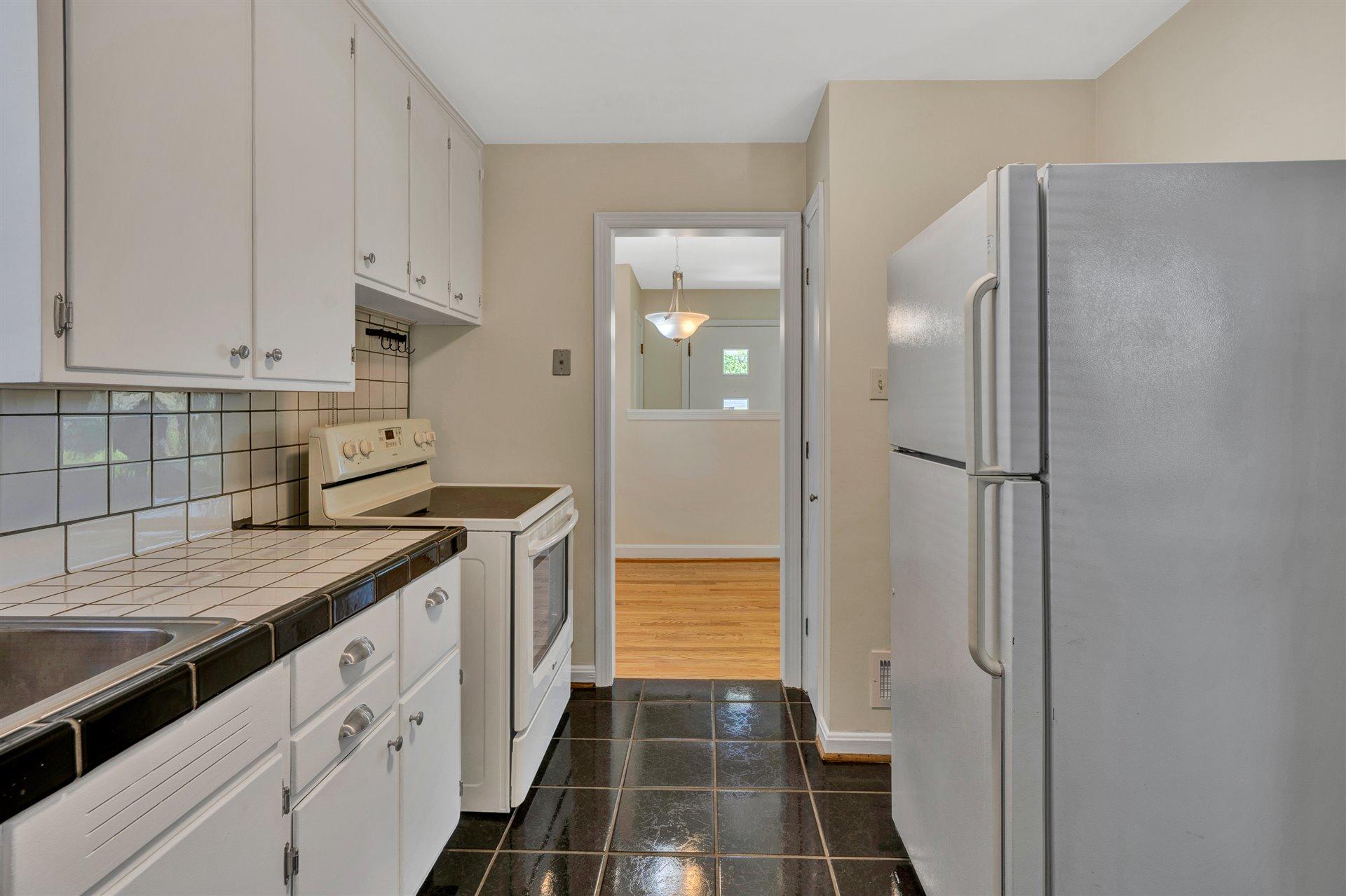 2745 Tillett Road Southwest Roanoke, VA 24015 - Photo 7 of 21 09-DSC00031