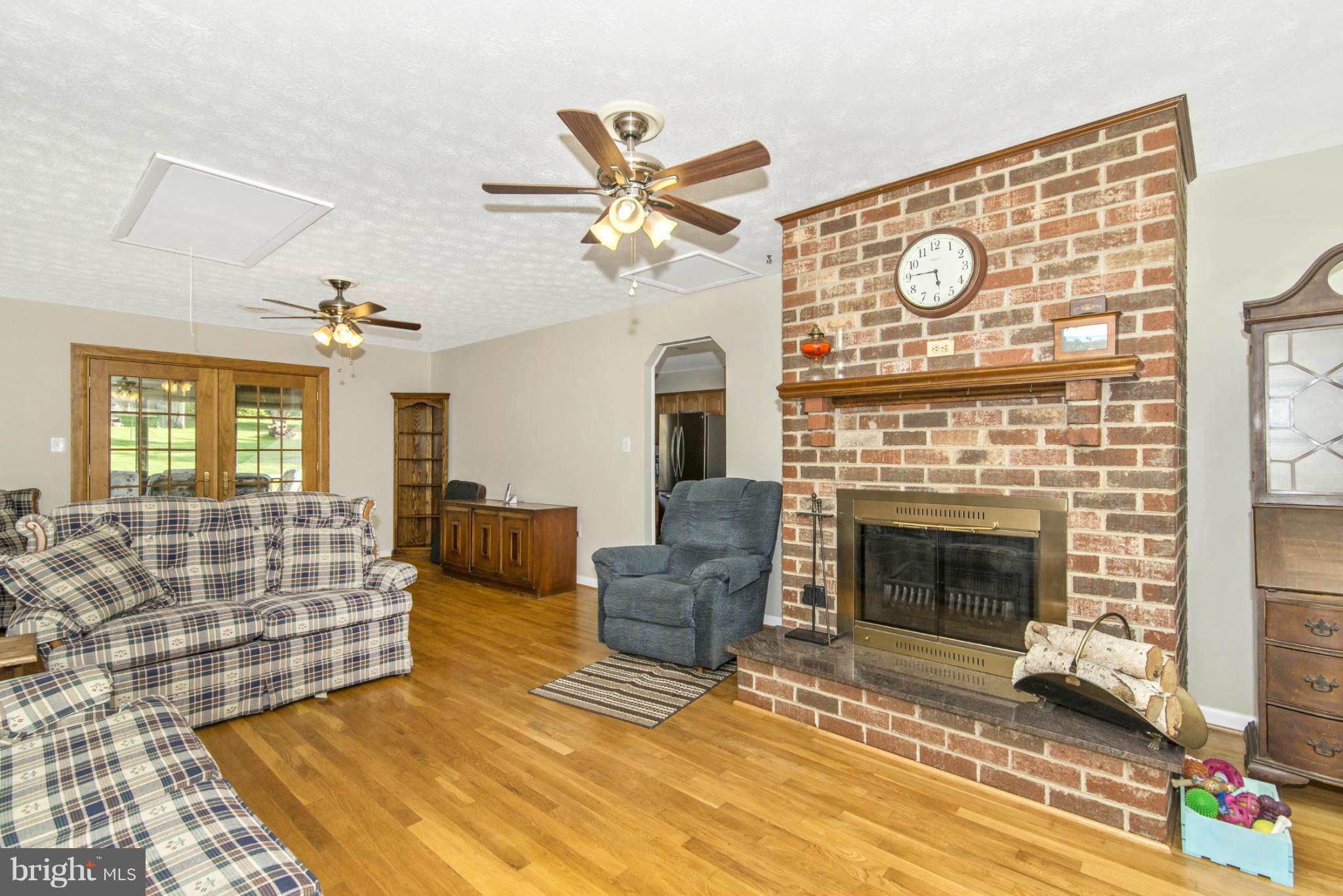 6103 Ravenwood Road Mount Airy, MD 21771 - Photo 11 of 26 Family Room