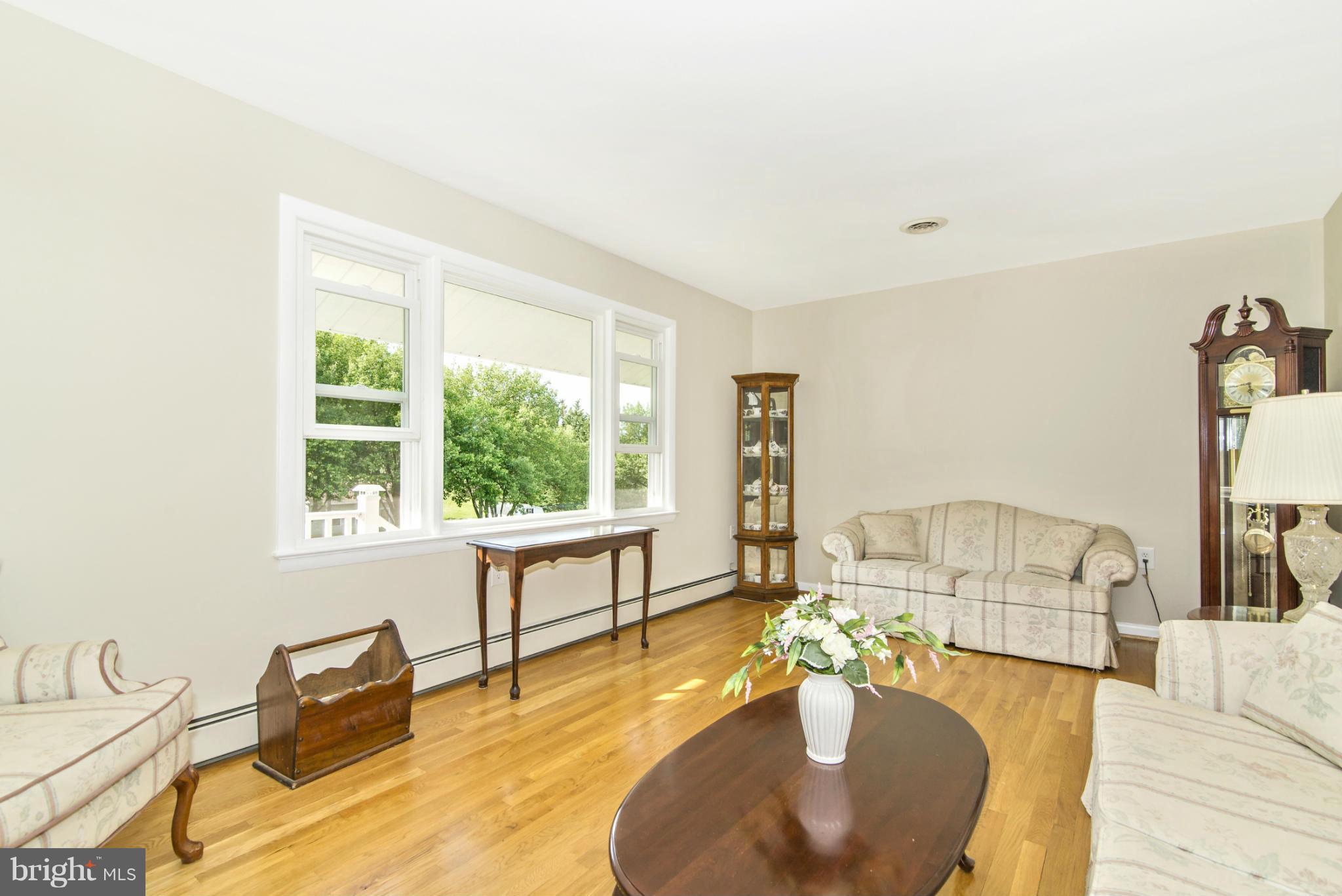 6103 Ravenwood Road Mount Airy, MD 21771 - Photo 3 of 26 Living Room
