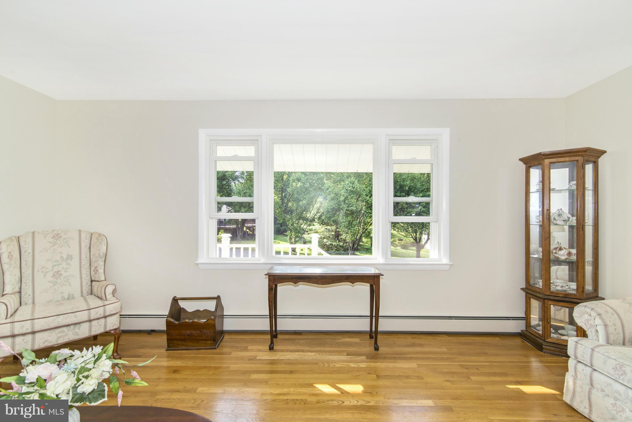 6103 Ravenwood Road Mount Airy, MD 21771 - Photo 4 of 26 Living Room