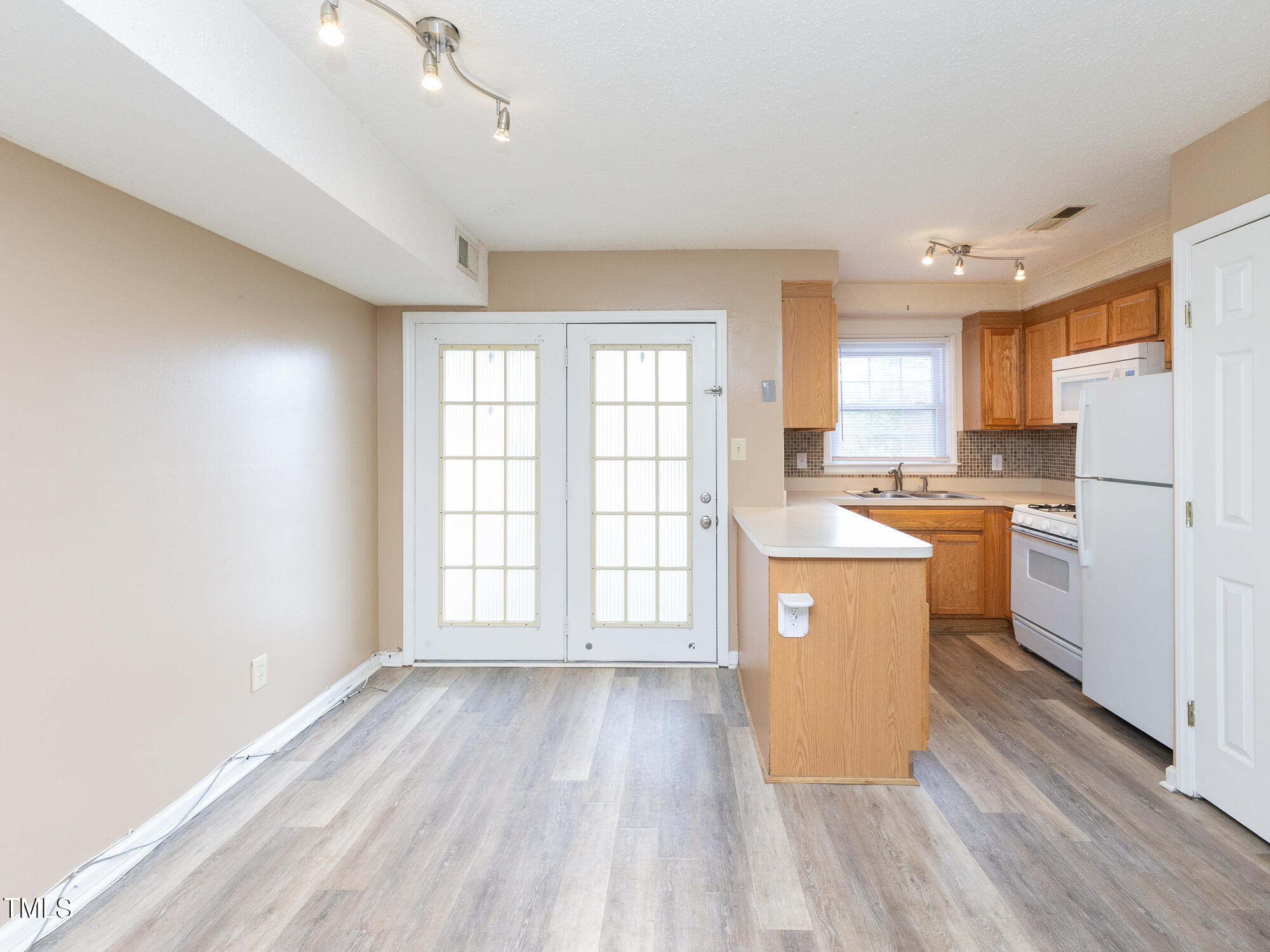 4816 Blue Bird Court, Unit B Raleigh, NC 27606 - Photo 9 of 32 133_4816_Blue_Bird_Ct_BKitchen