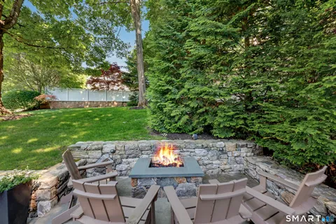 $1,695,000 | 2 Gino's Way, Ridgefield, CT 06877