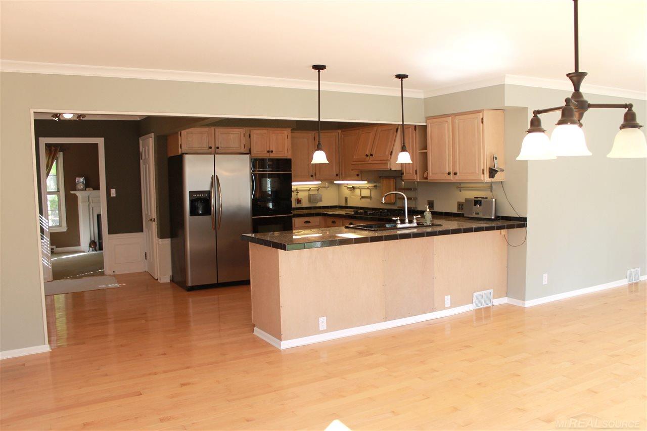1071 Hampton Road Grosse Pointe Woods, MI 48236 - Photo 5 of 30