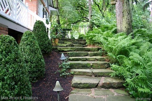 970 Lone Pine Road Bloomfield Hills, MI 48302 - Photo 4 of 8 IMG_9528.jpg
