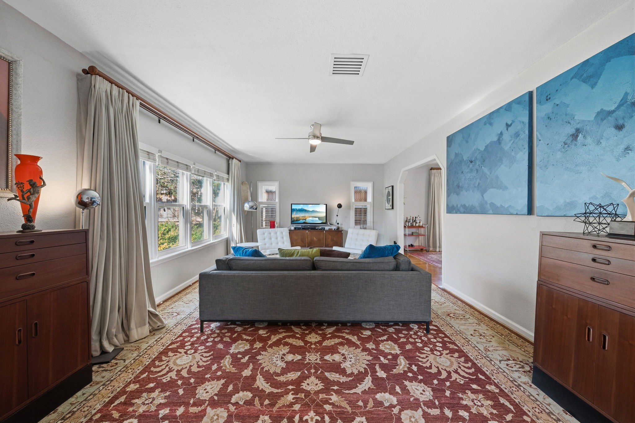 1831 Palm Street Houston, TX 77004 - Photo 6 of 27 Spacious living room off foyer, features a large window with abundant natural light. Beautiful oak wood floors throughout.