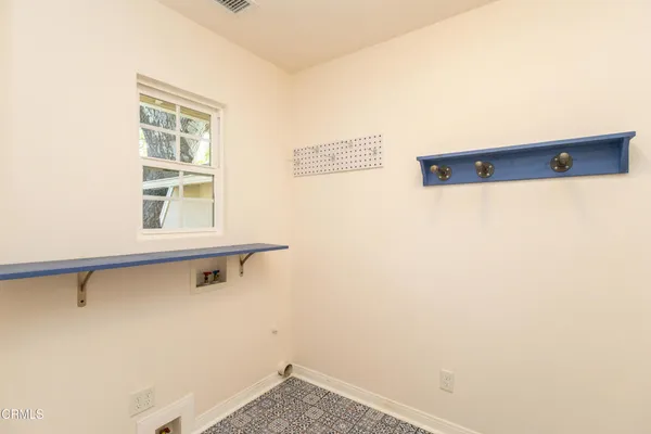 a view of utility room