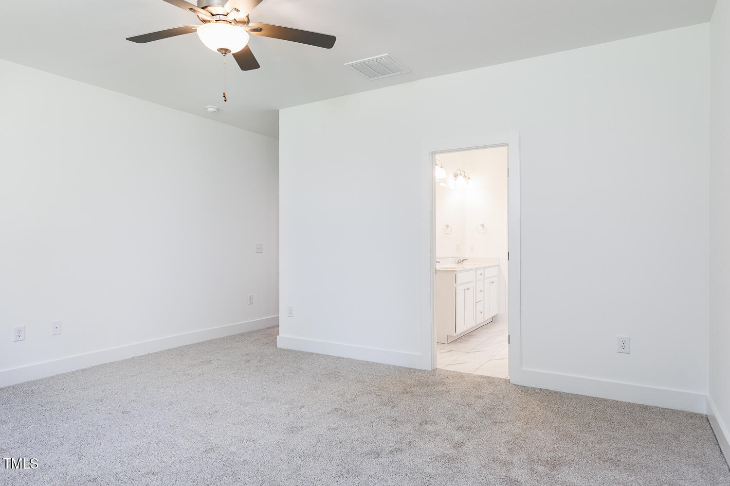 283 Golfview Avenue Four Oaks, NC 27524 - Photo 17 of 25 an empty room with a chandelier fan