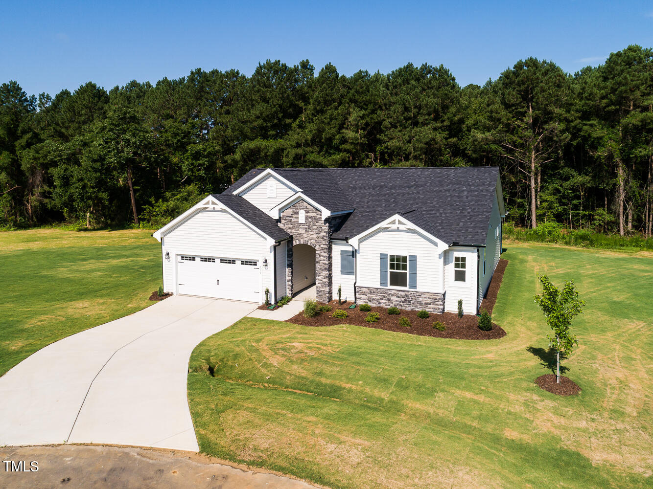 283 Golfview Avenue Four Oaks, NC 27524 - Photo 3 of 25 a front view of a house with a yard