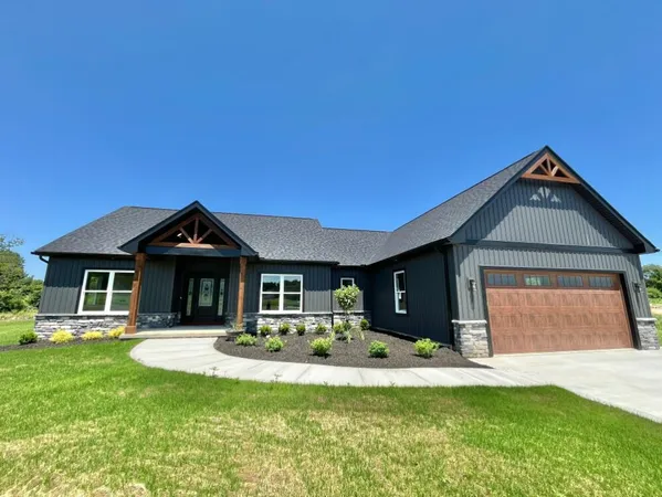$729,900 | 4254 Stone Hill Drive East, Carroll, OH 43112
