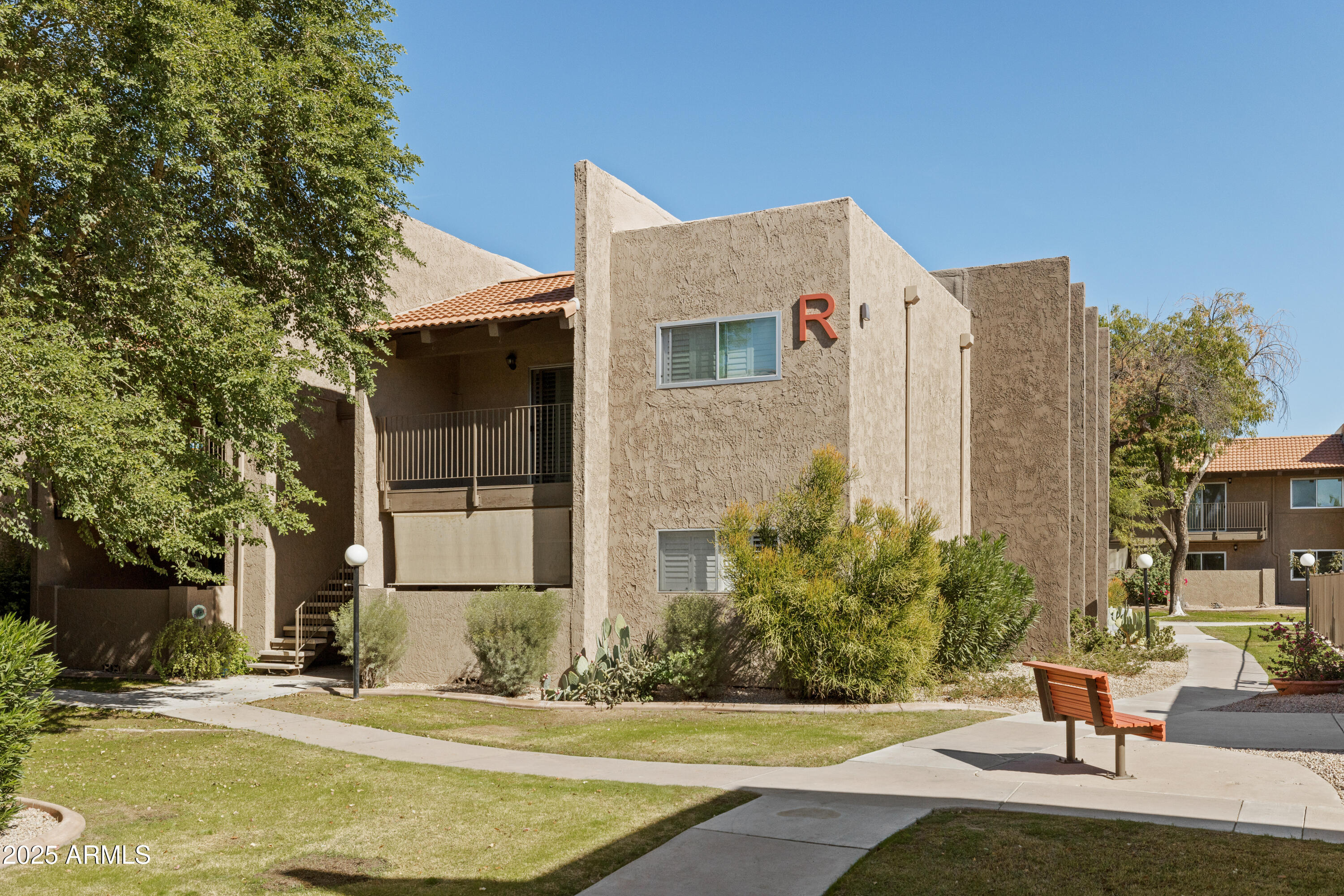 5525 East Thomas Road, Unit R11 Phoenix, AZ 85018 - Photo 15 of 15 a backyard of a house with outdoor seating