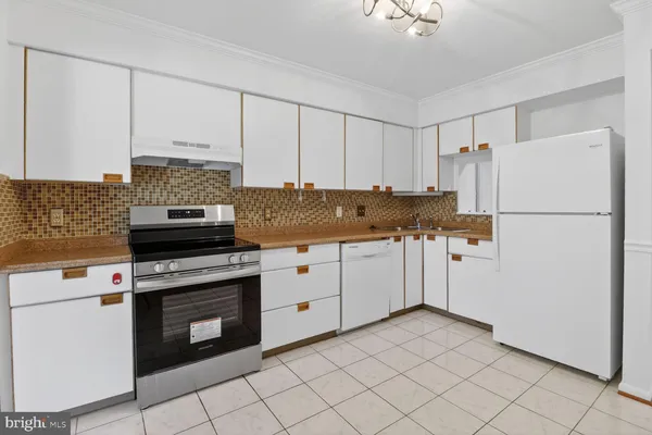 $2,000 | 15 C Friendswood Court, Unit C, Baltimore, MD 21209