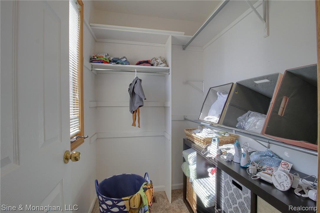 52075 Lillian Road New Baltimore, MI 48047 - Photo 25 of 34 17-Mud Room.jpg