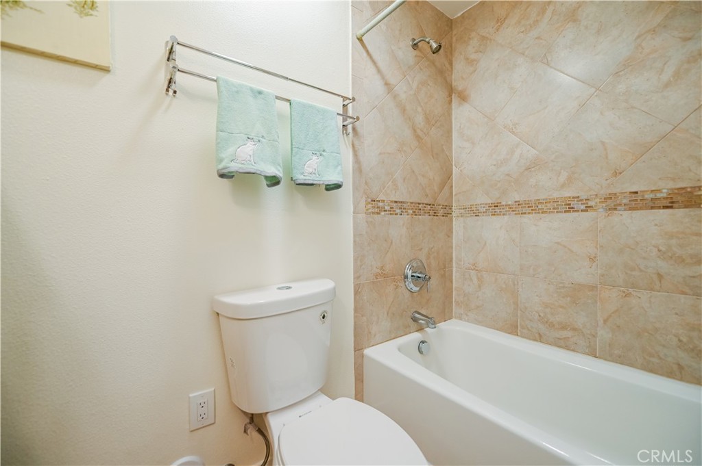15 Camphor South Irvine, CA 92612 - Photo 25 of 28 a bathroom with a toilet a sink and bathtub