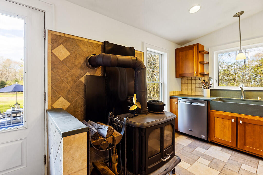 183 Mountain Road Falmouth, ME 04105 - Photo 10 of 65 70_BP5A0499_DxO_mls