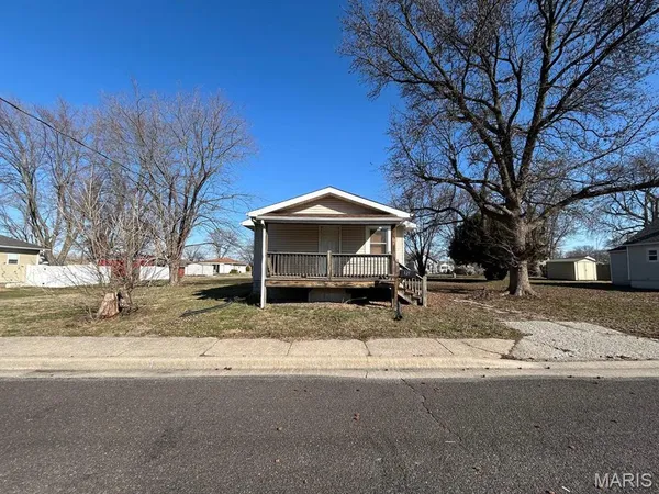 $25,000 | 121 West Maple Street, Hartford, IL 62048