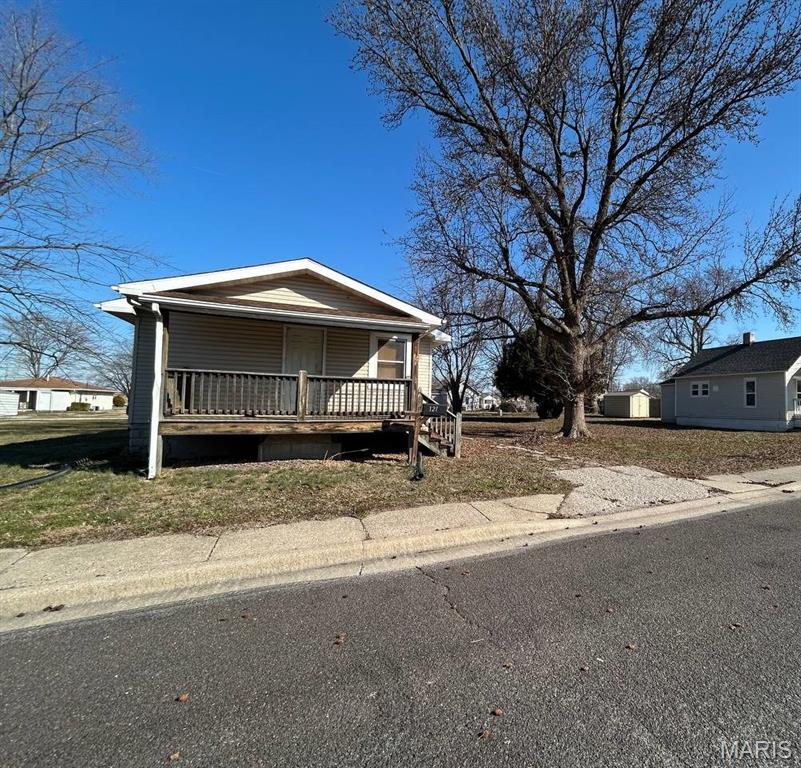 121 West Maple Street Hartford, IL 62048 - Photo 2 of 5